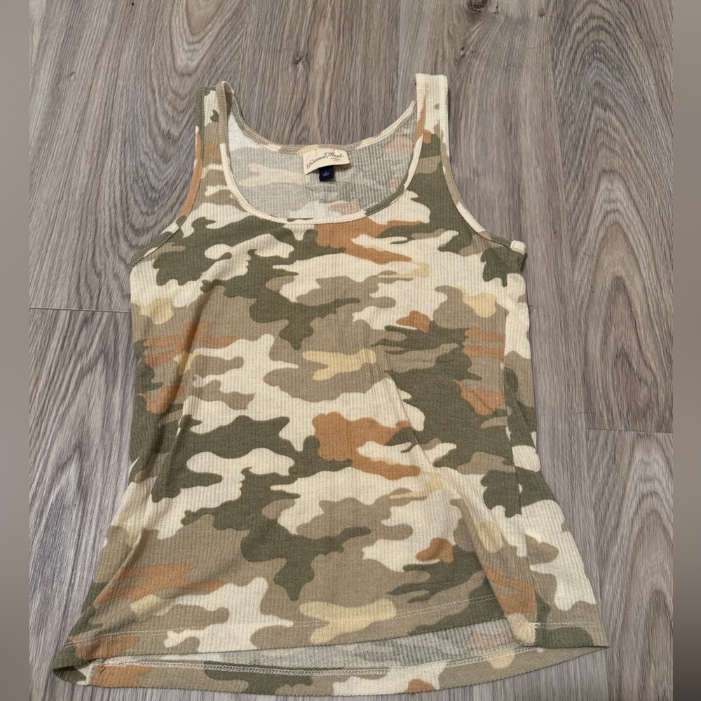 Universal Threads tank